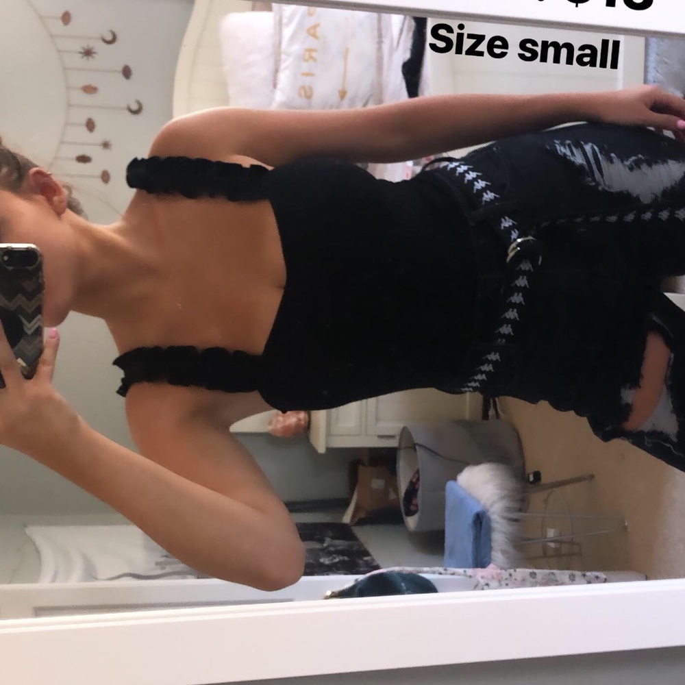 Black ruffled straps bodysuit